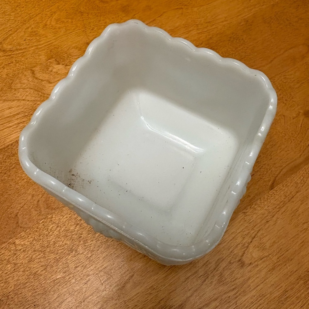 vintage Anchor Hocking milk glass Dish - Picture 3 of 7